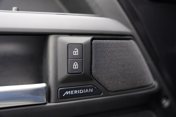 Land Rover Defender P300 E 110 X-Dynamic HSE / Meridian / Elek. Trekhaak / Stoel Koeling