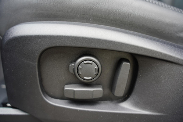 Land Rover Defender P300 E 110 X-Dynamic HSE / Meridian / Elek. Trekhaak / Stoel Koeling