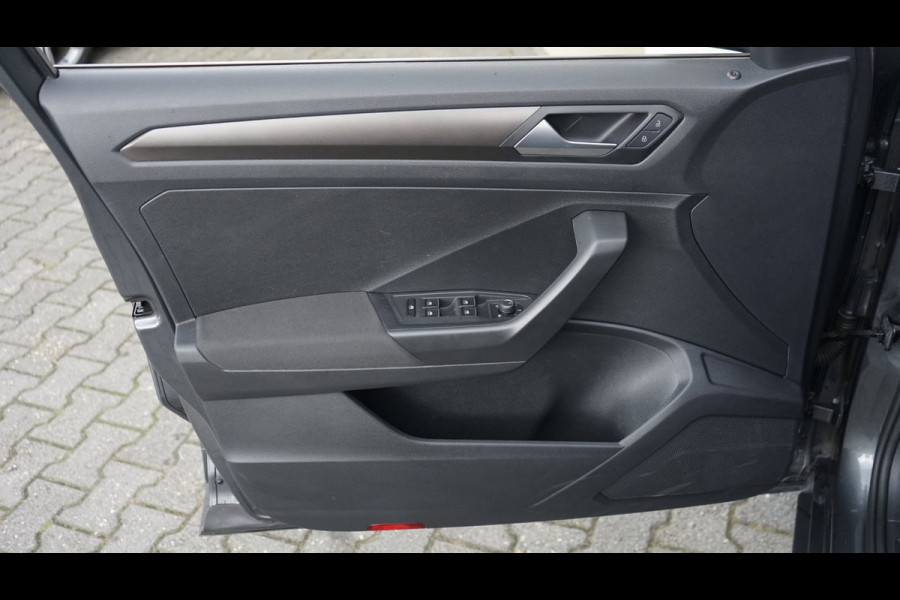 Volkswagen T-Roc 1.5 TSI AUTOMAAT|ACC|CAMERA|CARPLAY|CLIMA|NAVIGATIE|PARKEERSENSOREN