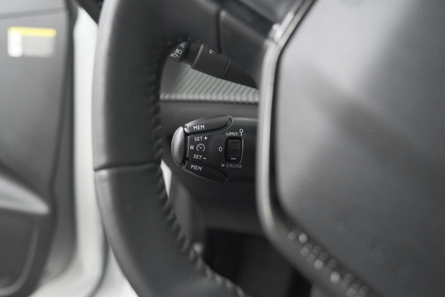 Peugeot 208 PureTech 75 Allure | Camera | Apple Carplay | Parkeersensoren | Climate Control
