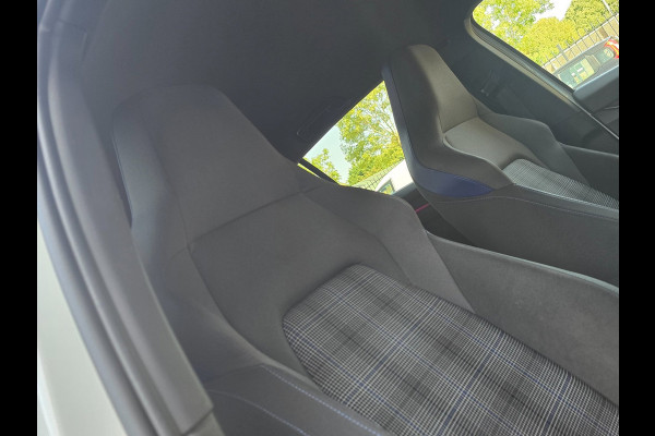 Volkswagen Golf 1.4 eHybrid GTE / Aut / Acc / Dode Hoek / Lane Assist / Apple Carplay / Led / Pdc / Allu Velgen