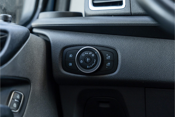 Ford Transit Custom 320 2.0 TDCI 170 PK L2H1 Limited DC | ACC | Navigatie | CarPlay | Camera | Trekhaak | Stoelverwarming | L+R Schuifdeur | Dodehoek | DAB | Dubbel cabine | Nieuwe APK | Euro 6