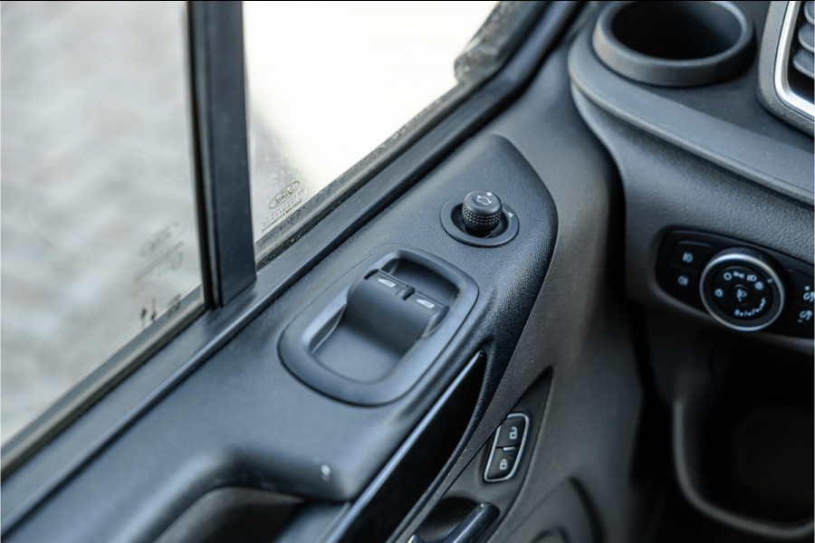 Ford Transit Custom 320 2.0 TDCI 170 PK L2H1 Limited DC | ACC | Navigatie | CarPlay | Camera | Trekhaak | Stoelverwarming | L+R Schuifdeur | Dodehoek | DAB | Dubbel cabine | Nieuwe APK | Euro 6