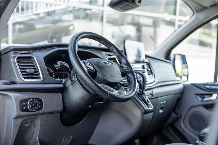 Ford Transit Custom 320 2.0 TDCI 170 PK L2H1 Limited DC | ACC | Navigatie | CarPlay | Camera | Trekhaak | Stoelverwarming | L+R Schuifdeur | Dodehoek | DAB | Dubbel cabine | Nieuwe APK | Euro 6
