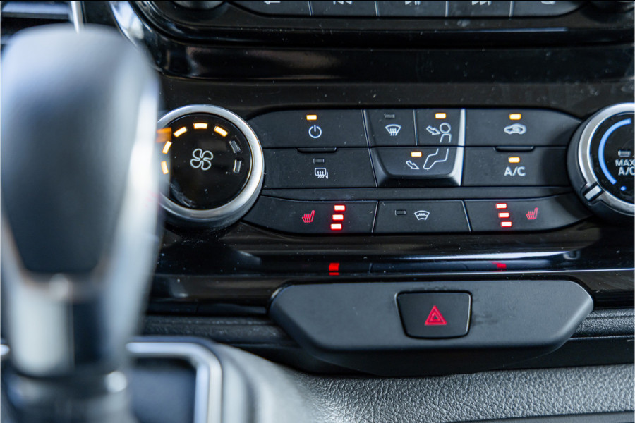 Ford Transit Custom 320 2.0 TDCI 170 PK L2H1 Limited DC | ACC | Navigatie | CarPlay | Camera | Trekhaak | Stoelverwarming | L+R Schuifdeur | Dodehoek | DAB | Dubbel cabine | Nieuwe APK | Euro 6