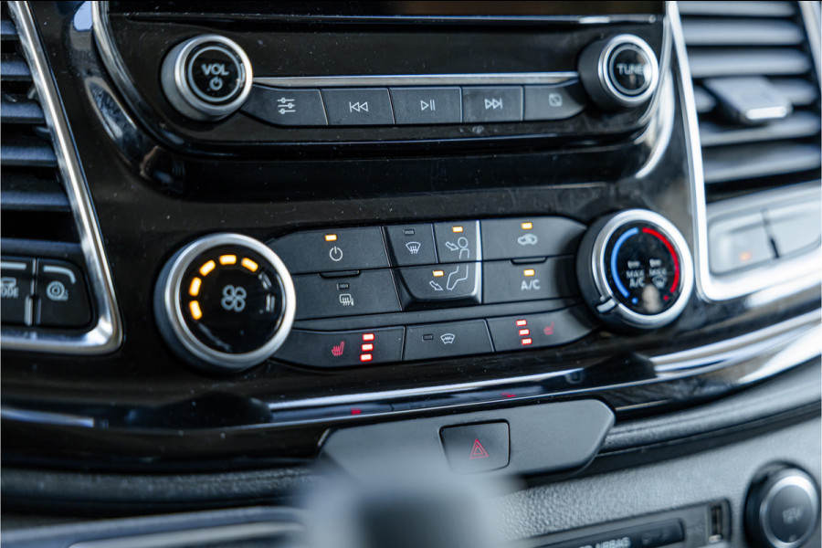Ford Transit Custom 320 2.0 TDCI 170 PK L2H1 Limited DC | ACC | Navigatie | CarPlay | Camera | Trekhaak | Stoelverwarming | L+R Schuifdeur | Dodehoek | DAB | Dubbel cabine | Nieuwe APK | Euro 6