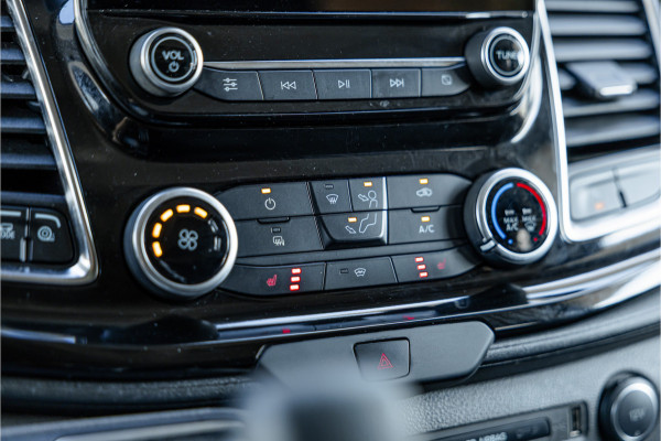 Ford Transit Custom 320 2.0 TDCI 170 PK L2H1 Limited DC | ACC | Navigatie | CarPlay | Camera | Trekhaak | Stoelverwarming | L+R Schuifdeur | Dodehoek | DAB | Dubbel cabine | Nieuwe APK | Euro 6
