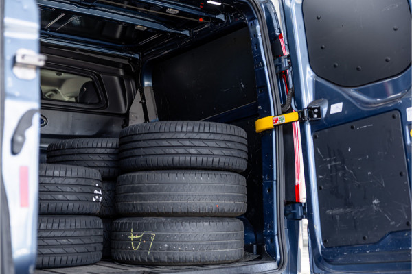 Ford Transit Custom 320 2.0 TDCI 170 PK L2H1 Limited DC | ACC | Navigatie | CarPlay | Camera | Trekhaak | Stoelverwarming | L+R Schuifdeur | Dodehoek | DAB | Dubbel cabine | Nieuwe APK | Euro 6