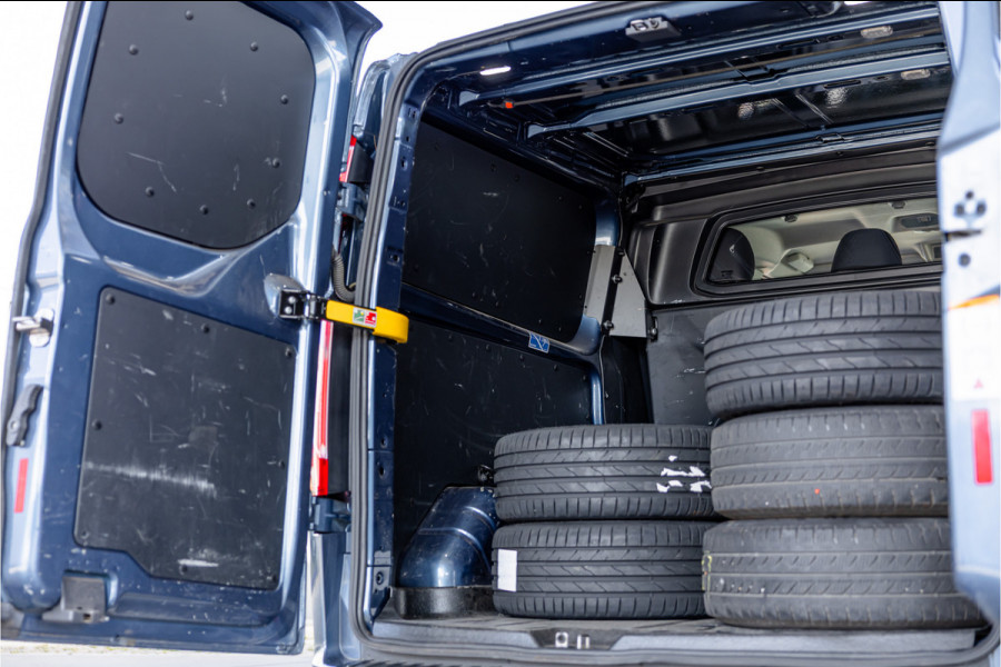 Ford Transit Custom 320 2.0 TDCI 170 PK L2H1 Limited DC | ACC | Navigatie | CarPlay | Camera | Trekhaak | Stoelverwarming | L+R Schuifdeur | Dodehoek | DAB | Dubbel cabine | Nieuwe APK | Euro 6