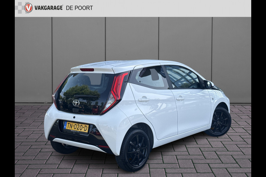 Toyota Aygo 1.0 VVT-i x-play | Cruisec. | Camera | Airco | Carplay | Sportvelgen