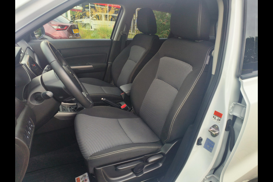 Suzuki Vitara 1.4 Boosterjet Select Rhino Edition Smart Hybrid uit 2025 Rijklaar + Fabrieksgarantie Henk Jongen Auto's in Helmond,  al 50 jaar service zoals 't hoort!