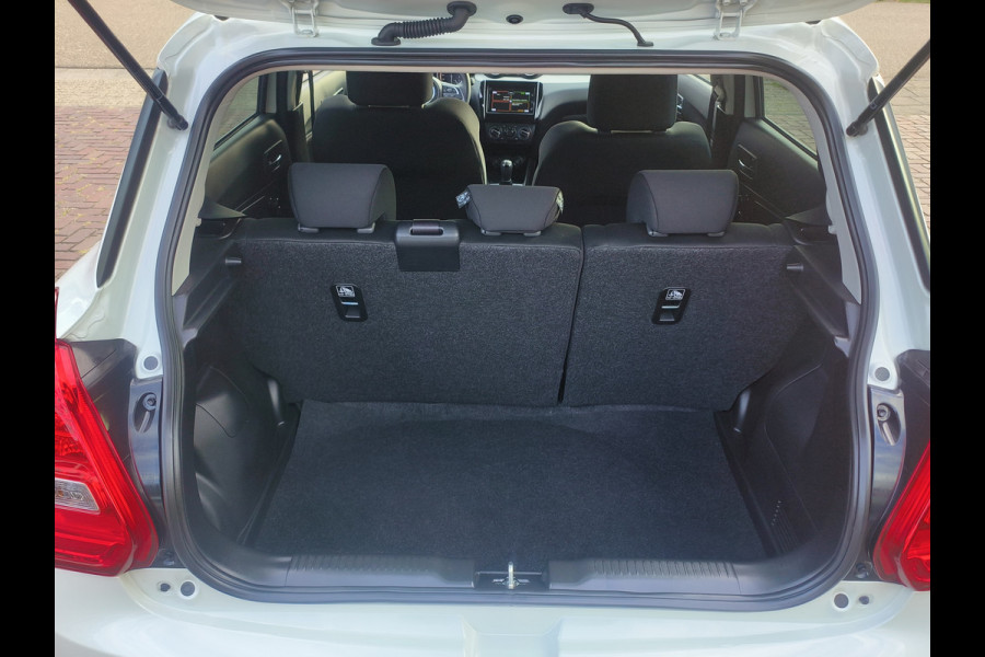 Suzuki Swift 1.2 Select Smart Hybrid uit 2025 Rijklaar + 12 maanden Bovag-garantie Henk Jongen Auto's in Helmond,  al 50 jaar service zoals 't hoort!