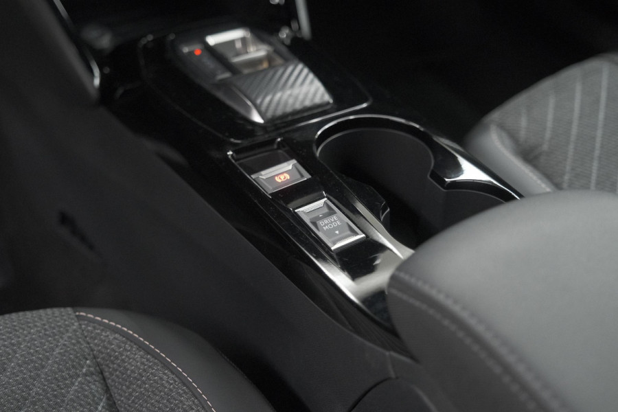 Peugeot e-2008 EV Allure Avantage 54 kWh | SOH 97,8% | 11 KW Lader | Apple Carplay | Parkeersensoren