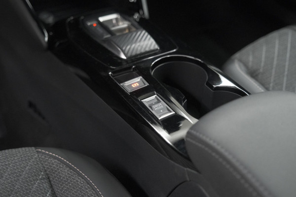 Peugeot e-2008 EV Allure Avantage 54 kWh | SOH 97,8% | 11 KW Lader | Apple Carplay | Parkeersensoren