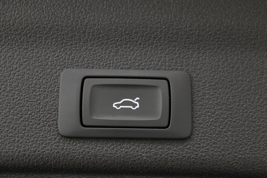 Audi A6 45 TFSI S edition | 360 camera | Sportstoelen | Side Assist | Carplay | Half leder | Virtual Cockpit | Navigatie | Memory | Full LED | S Line
