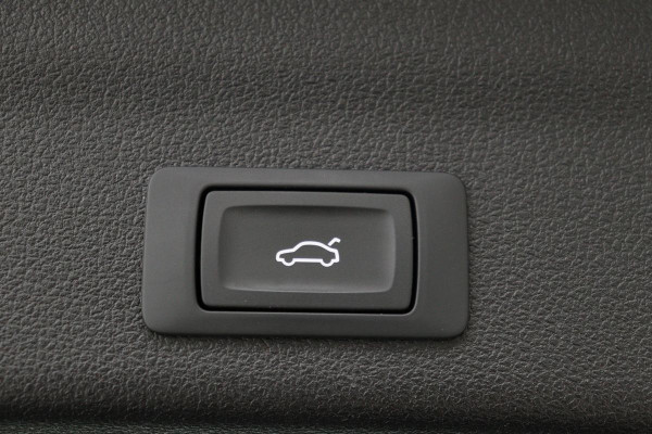 Audi A6 45 TFSI S edition | 360 camera | Sportstoelen | Side Assist | Carplay | Half leder | Virtual Cockpit | Navigatie | Memory | Full LED | S Line