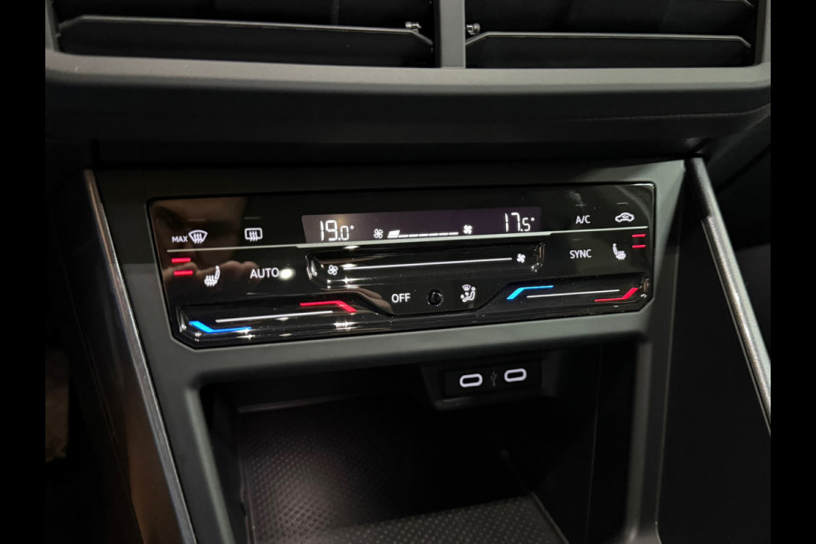 Volkswagen Polo 1.0 TSI Style Black Edition Business | Matrix LED | IQ.Light |CarPlay | Stoelverwarming | ACC | Camera | Trekhaak