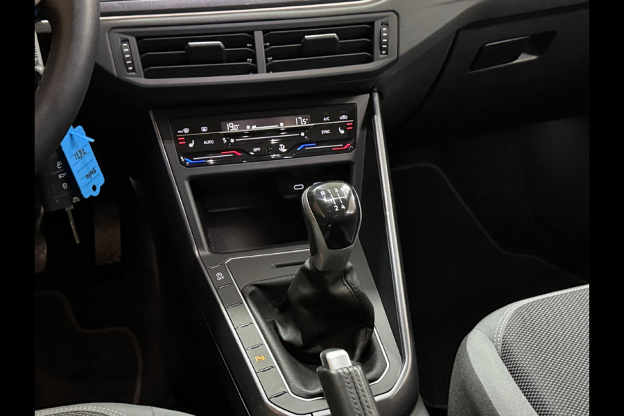 Volkswagen Polo 1.0 TSI Style Black Edition Business | Matrix LED | IQ.Light |CarPlay | Stoelverwarming | ACC | Camera | Trekhaak