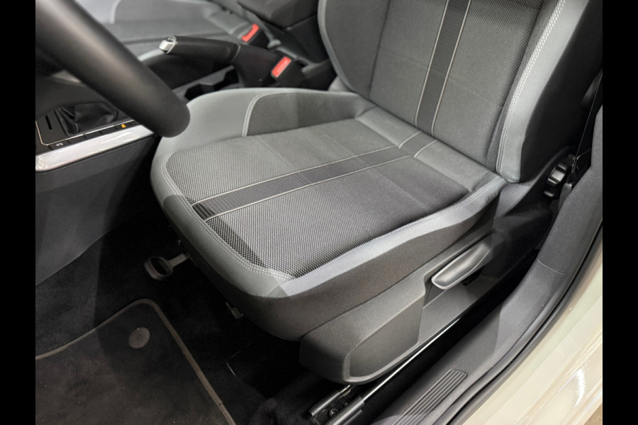 Volkswagen Polo 1.0 TSI Style Black Edition Business | Matrix LED | IQ.Light |CarPlay | Stoelverwarming | ACC | Camera | Trekhaak