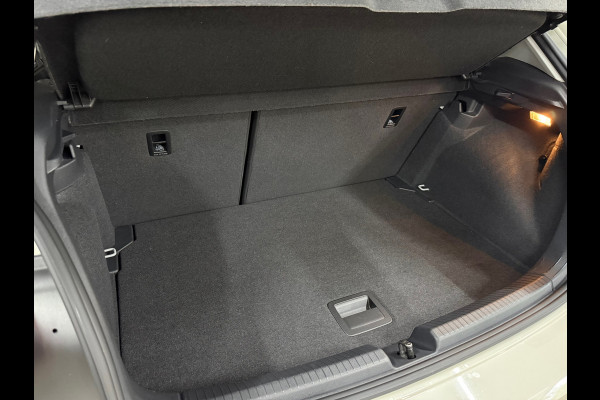 Volkswagen Polo 1.0 TSI Style Black Edition Business | Matrix LED | IQ.Light |CarPlay | Stoelverwarming | ACC | Camera | Trekhaak