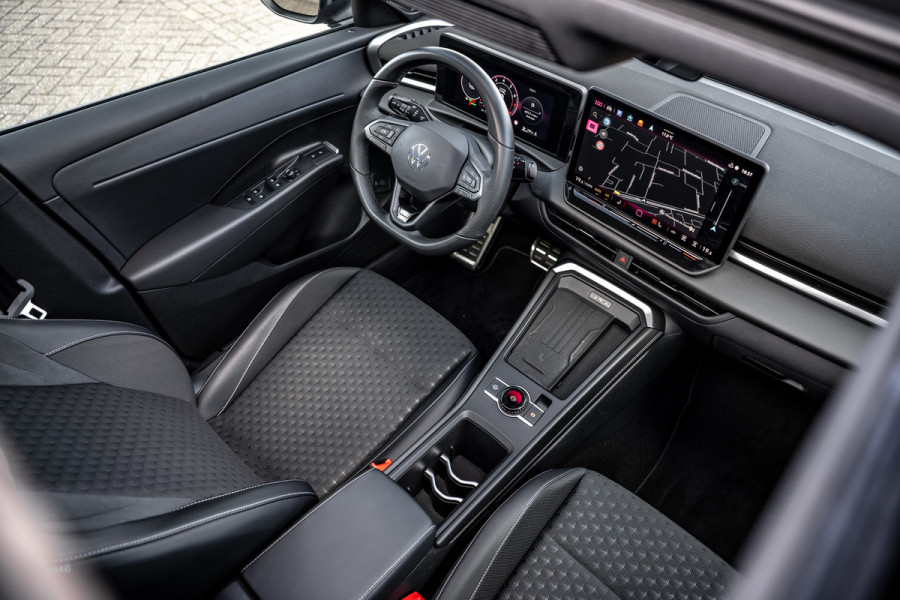 Volkswagen T-Roc 1.5 eTsi R-Line First Edition Pano/360/Trekhaak/HUD