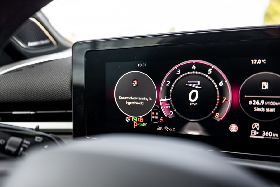 Volkswagen T-Roc 1.5 eTsi R-Line First Edition Pano/360/Trekhaak/HUD