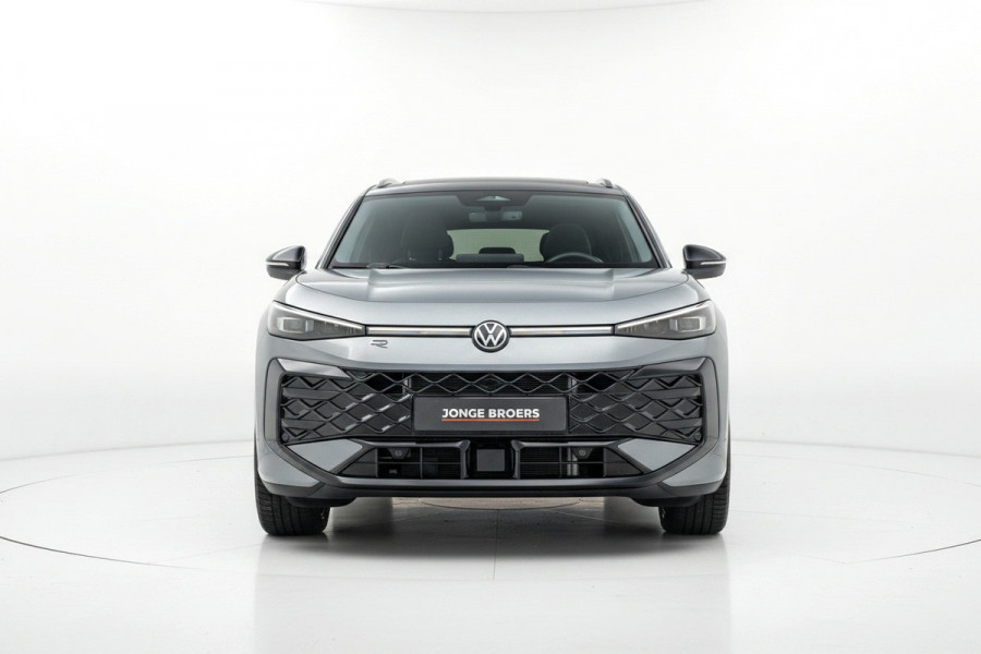 Volkswagen T-Roc 1.5 eTsi R-Line First Edition Pano/360/Trekhaak/HUD