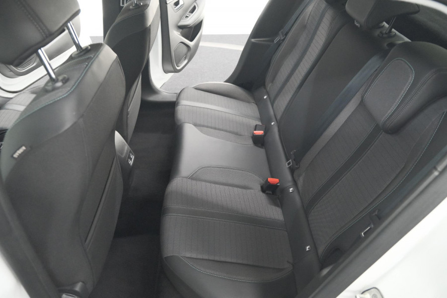 Peugeot 208 PureTech 100 Allure | Apple Carplay | Parkeersensoren | Lichtmetalen velgen