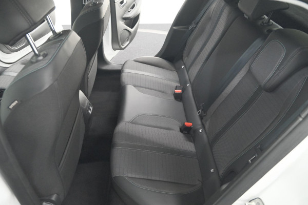 Peugeot 208 PureTech 100 Allure | Apple Carplay | Parkeersensoren | Lichtmetalen velgen