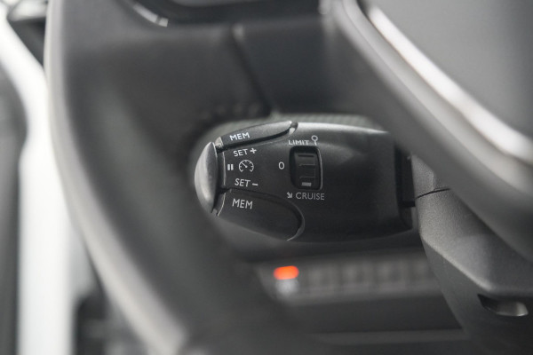 Peugeot 208 PureTech 100 Allure | Apple Carplay | Parkeersensoren | Lichtmetalen velgen