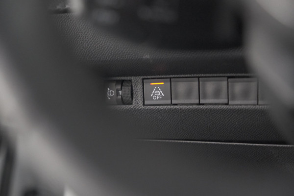 Peugeot 208 PureTech 100 Allure | Apple Carplay | Parkeersensoren | Lichtmetalen velgen