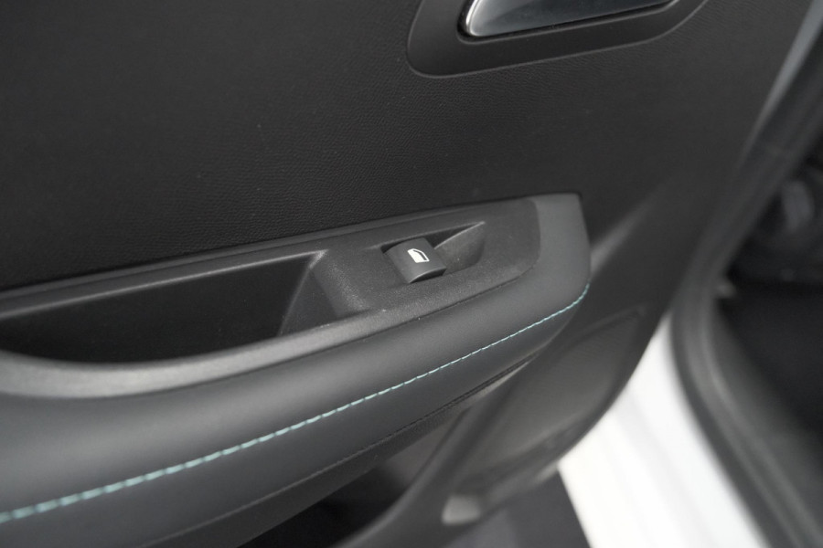 Peugeot 208 PureTech 100 Allure | Apple Carplay | Parkeersensoren | Lichtmetalen velgen