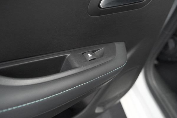 Peugeot 208 PureTech 100 Allure | Apple Carplay | Parkeersensoren | Lichtmetalen velgen