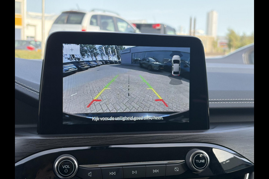 Ford Kuga 2.5 PHEV Vignale | Elektrisch wegklapbare trekhaak | Volledig lederen Interieur | Winter Pack.