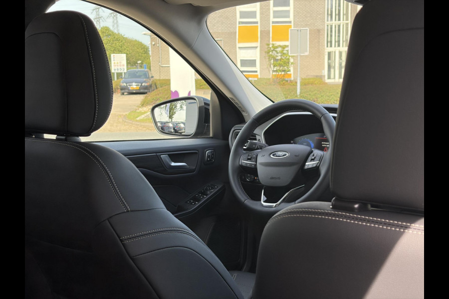 Ford Kuga 2.5 PHEV Vignale | Elektrisch wegklapbare trekhaak | Volledig lederen Interieur | Winter Pack.