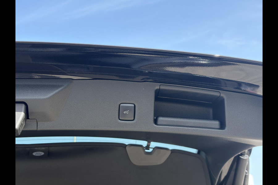 Ford Kuga 2.5 PHEV Vignale | Elektrisch wegklapbare trekhaak | Volledig lederen Interieur | Winter Pack.