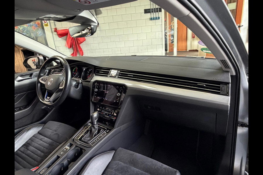 Volkswagen Passat Variant GTE 1.4 TSI PHEV Business, Automaat, Navi, Stoelverwarming, Carplay