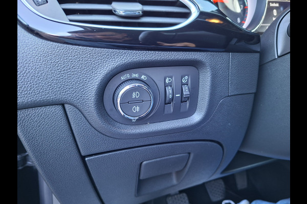 Opel Astra 1.2 Business Edition Navi Camera Sportzetels Black magic