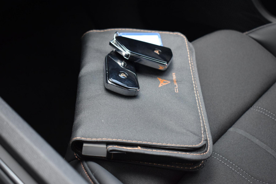 CUPRA Leon 1.4 e-Hybrid VZ Business Pano Keyless Lane Camera