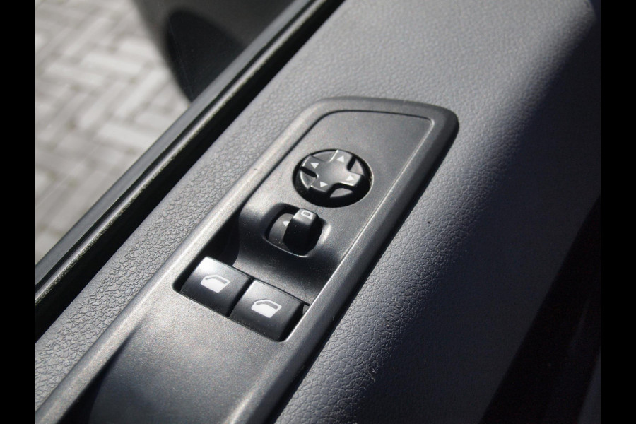 Peugeot e-Expert Standard Premium 75 kWh | Side bars | Apple Carplay | Zware Accupakket | Camera |