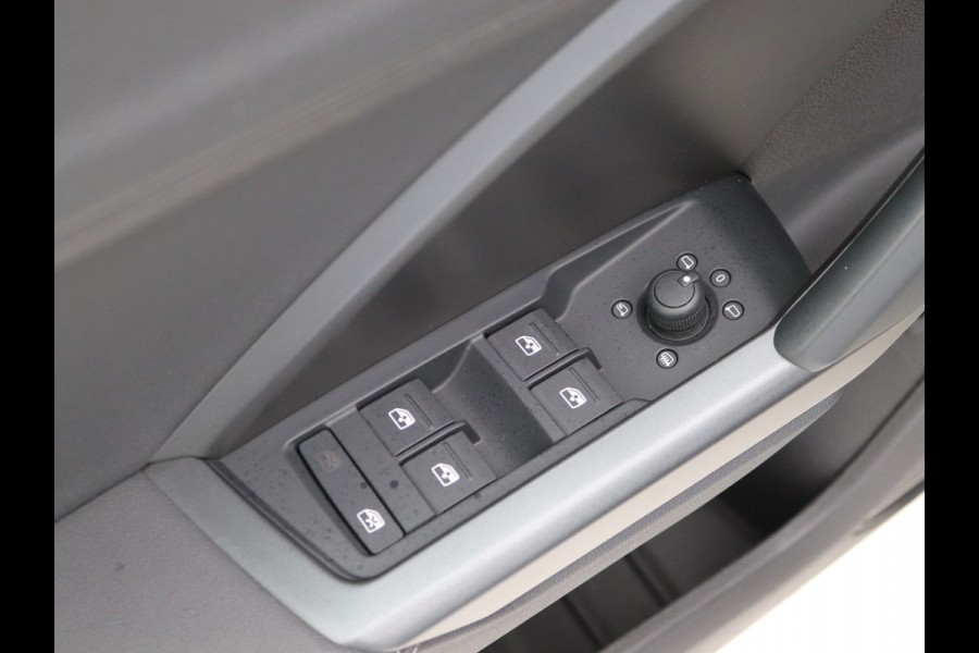 Audi Q3 35 TDI S-Line Pano, Carplay, Stoelverwarming