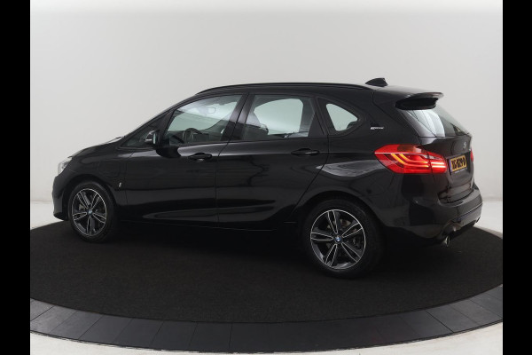 BMW 2 Serie Active Tourer 225xe iPerformance High Executive | Leder | Head up | Stoelverwarming | Camera | Park assist | Sfeerverlichting | Climate control | Full LED |