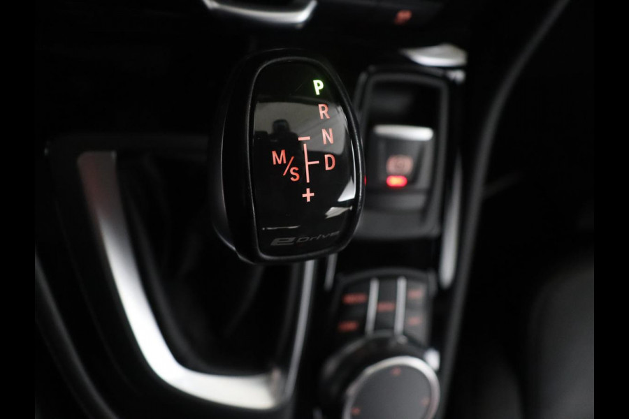 BMW 2 Serie Active Tourer 225xe iPerformance High Executive | Leder | Head up | Stoelverwarming | Camera | Park assist | Sfeerverlichting | Climate control | Full LED |