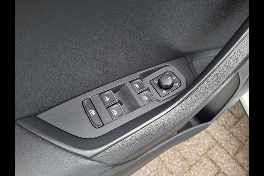 Škoda Karoq 1.5 TSI ACT Style Pano 360° Carplay Trekhaak Business Sportline