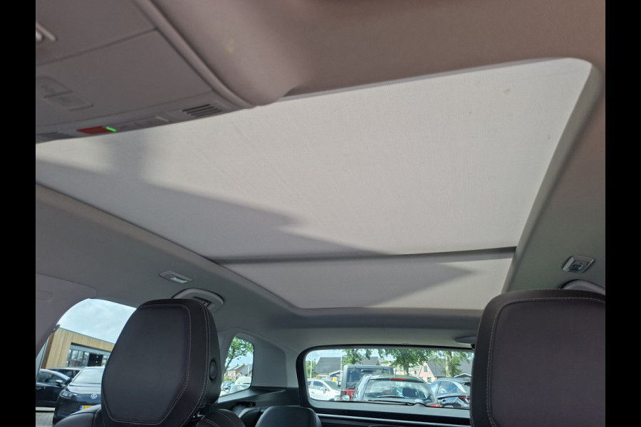 Škoda Karoq 1.5 TSI ACT Style Pano 360° Carplay Trekhaak Business Sportline