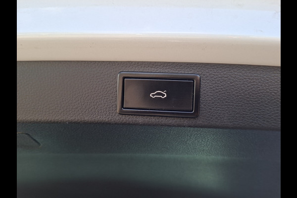 Škoda Karoq 1.5 TSI ACT Style Pano 360° Carplay Trekhaak Business Sportline