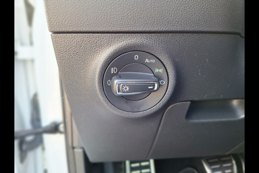 Škoda Karoq 1.5 TSI ACT Style Pano 360° Carplay Trekhaak Business Sportline