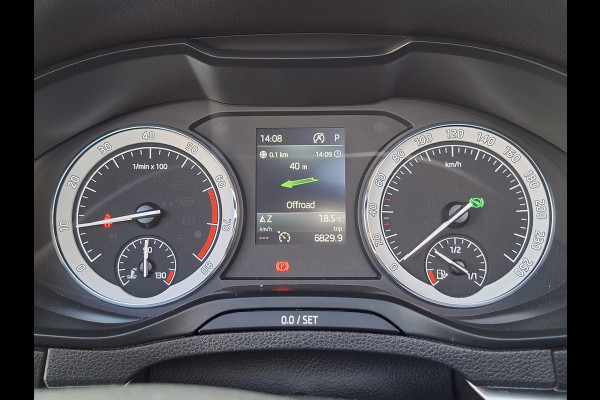 Škoda Karoq 1.5 TSI ACT Style Pano 360° Carplay Trekhaak Business Sportline