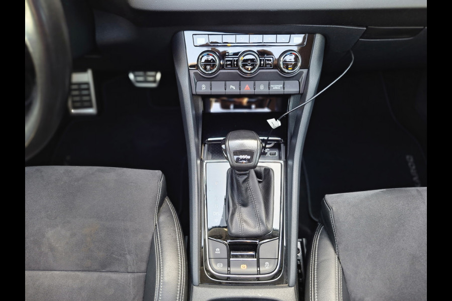 Škoda Karoq 1.5 TSI ACT Style Pano 360° Carplay Trekhaak Business Sportline