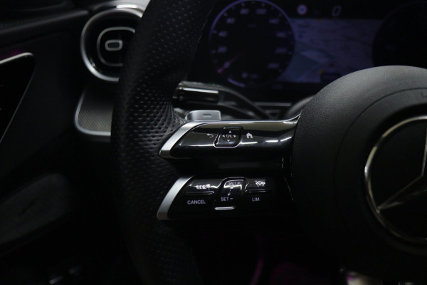 Mercedes-Benz C-Klasse 300 E AMG Line PANO/CARPLAY/SFEERV/CAMERA/BOMVOL